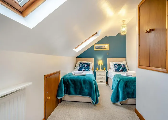 4 Bed In Whitby Oc-W506 Villa