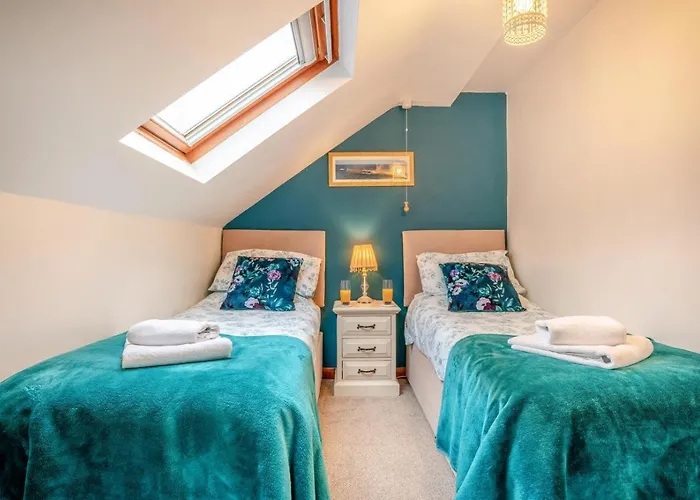 4 Bed In Whitby Oc-W506 Villa