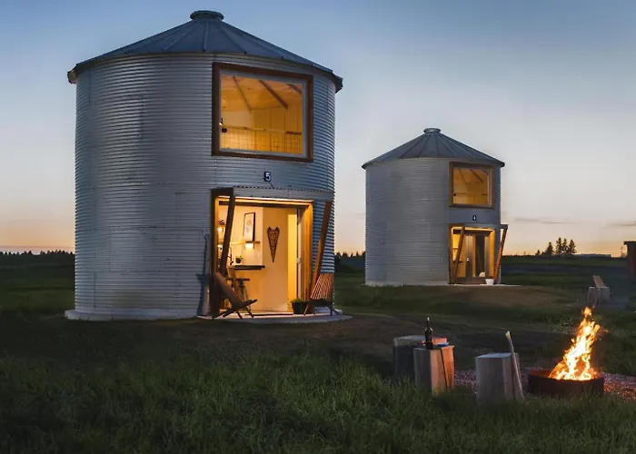 Clark Farm Silos - 5 Silo Mountain View Retreat Kalispell