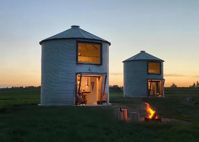 Clark Farm Silos - 5 Silo Mountain View Retreat Kalispell