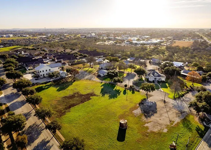 #7 The Hideaway Villa New Braunfels