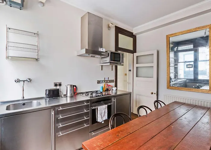 Spacious 1 Bed Holborn Apartment London