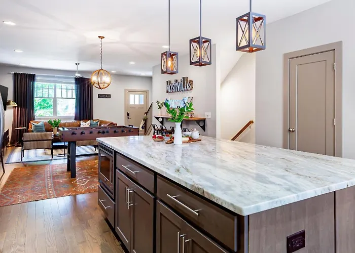 Waverly By Avantstay Nashville-Inspired Townhome W Luxury Kitchen Pool Table
