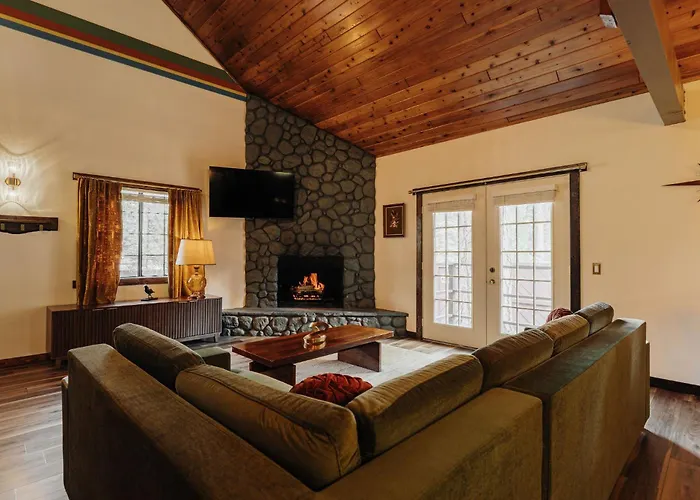 The Burgundy Villa Big Bear Lake