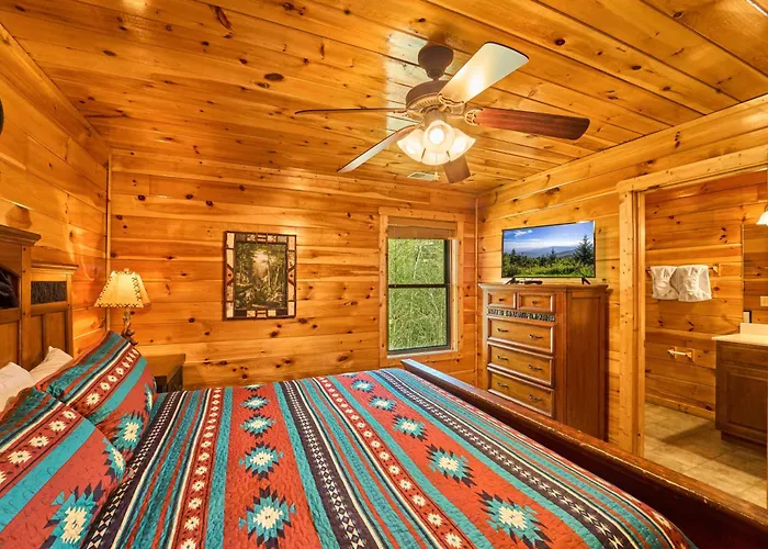 Knotty Nice: Theater Hot Tub Sauna Near Town Zion Grove