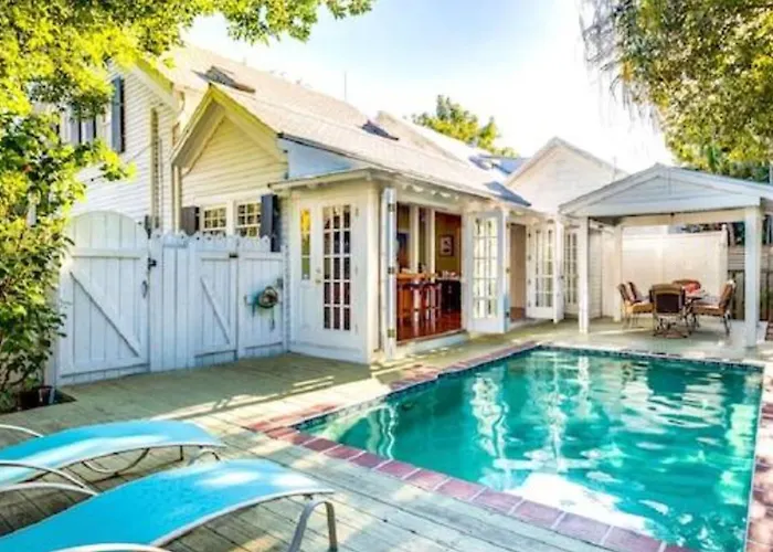 Casa De Rosalie By Avantstay Great Location W Pool Bbq Outdoor Dining Month Long Stays Only Key West