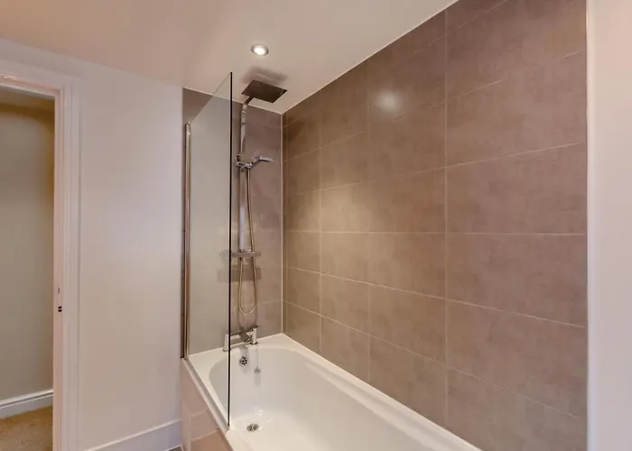 3 Bed In Whitby Oc-W088 Villa