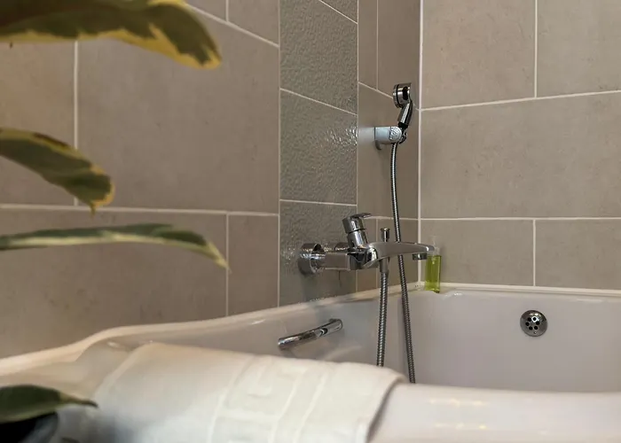 Modern Double Bedroom In City Apartment Room 1 London