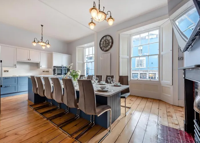 6 Bed In Tenby Oc-C31800