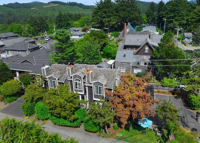 Beaches Inn Townhomes Cannon Beach