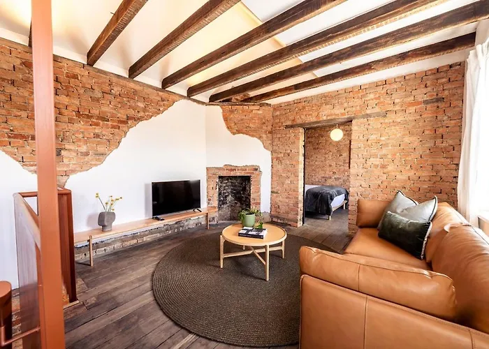 The Black Swan Inn On Barrack - Cbd Heritage Stay Hobart