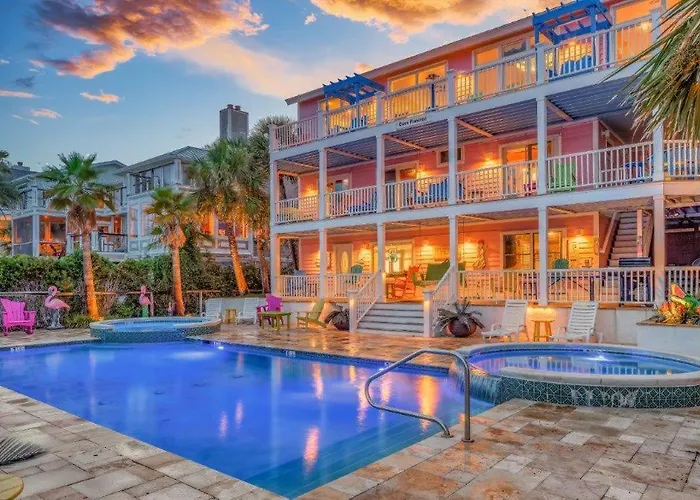 Casa Flamingo Oceanfront Dreamhouse! 8 Bedroom, Sleeps 20, Pool, Hot Tub, Elevator Isle of Palms