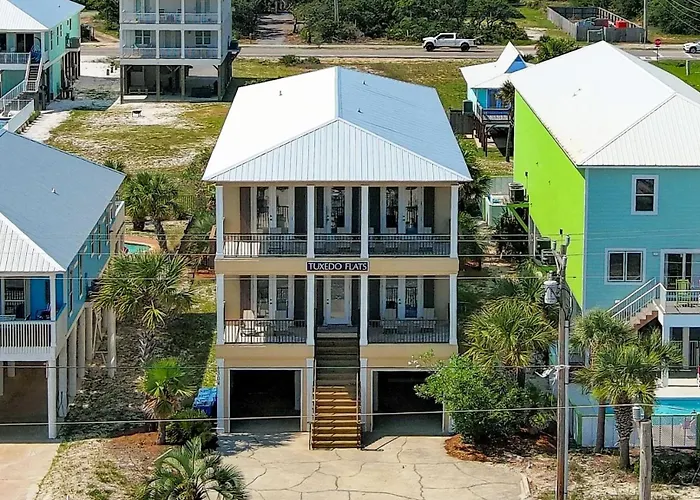 Tuxedo Flats By Gsvr - Beachside With Dual Living Areas & Backyard With Pools - Free Activities And Golf Gulf Shores
