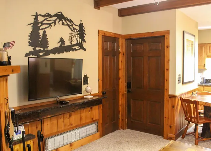 Whistlepunk 45- Modern Comfort With Mountain Charm-1 Bedroom Snowshoe