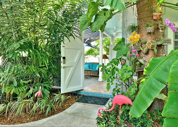 Center Court-Boutique Old Town Lodging Key West