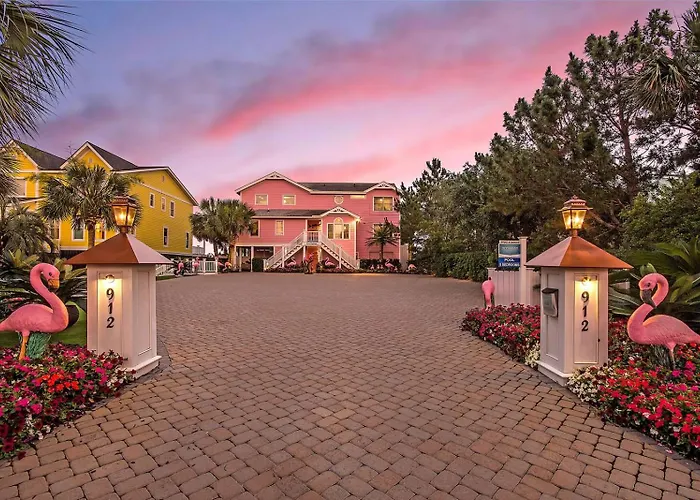 Casa Flamingo Oceanfront Dreamhouse! 8 Bedroom, Sleeps 20, Pool, Hot Tub, Elevator Isle of Palms