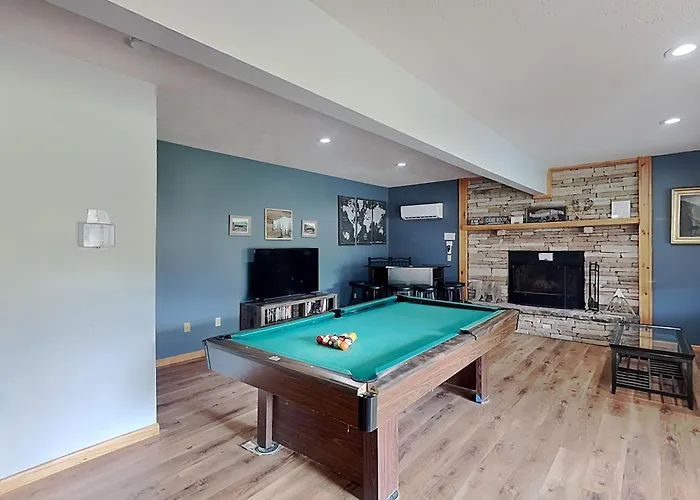 Fairway Breeze Villa McHenry