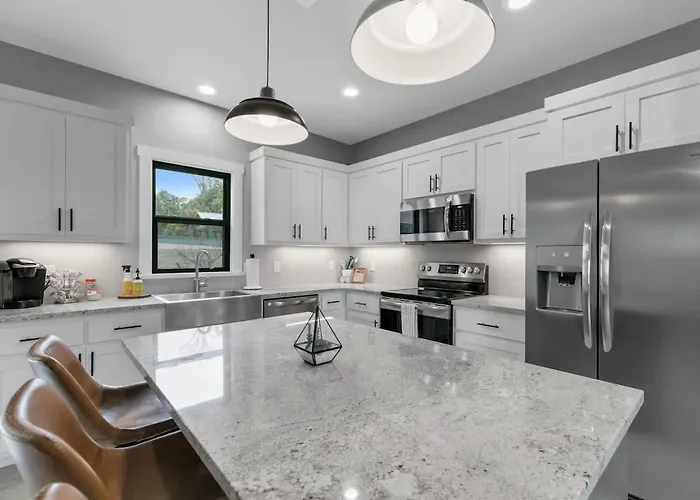 Luxury Home 3Blck From Main St With Firepit Fredericksburg