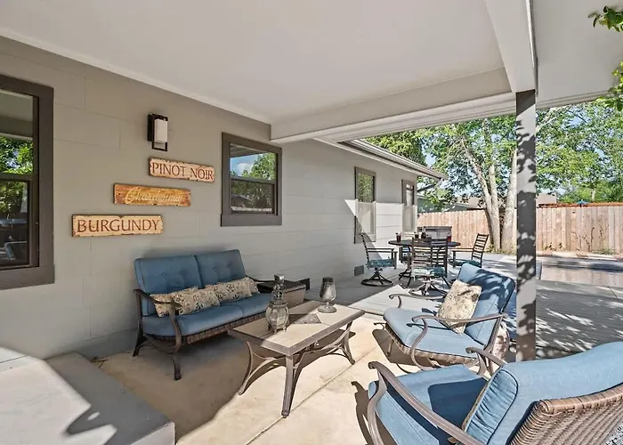Das Weinhaus Pool & Hot Tub - Walk To Main St Fredericksburg