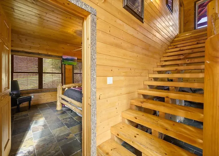 Splashing Treehouse! Private Pool-Hot Tub! Sevierville