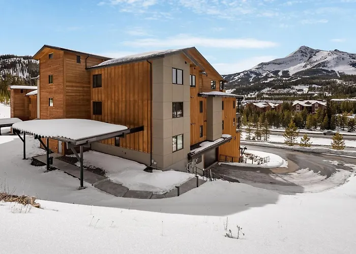 Big Sky Base Camp Fireplace Views & Hot Tub