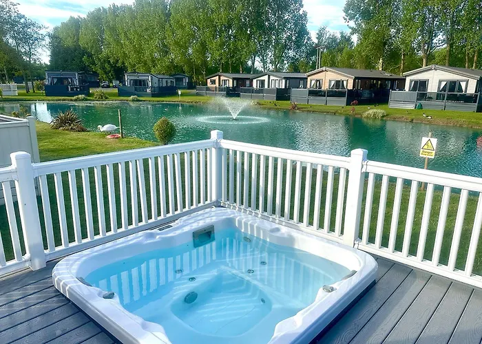 Honey Bee Lodge With Hot Tub York