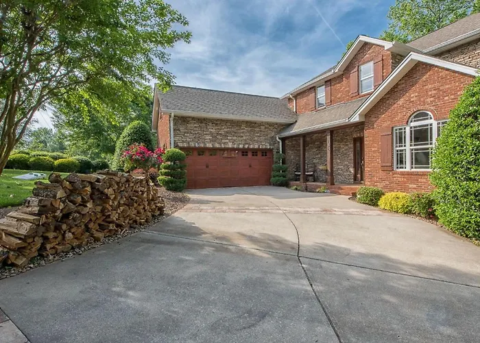 Lakeside Landing By Avantstay Mooresville