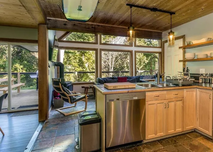 Surfers Guesthouse Tofino