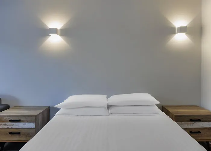 Elizabethan Lodge Melbourne