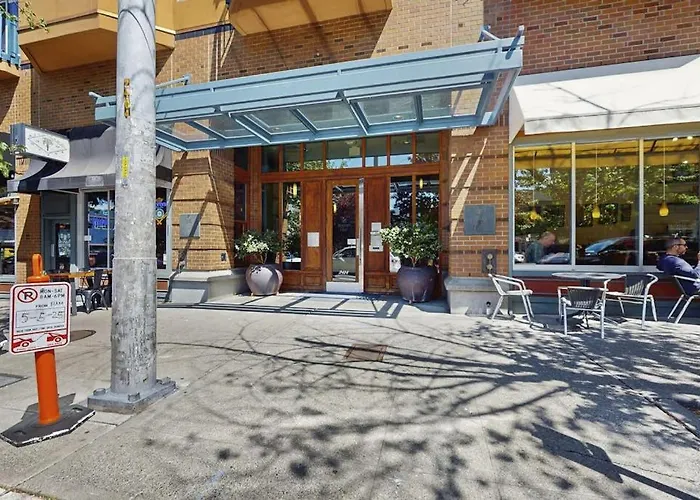 Sapphire Of Belltown Court Apartment Seattle