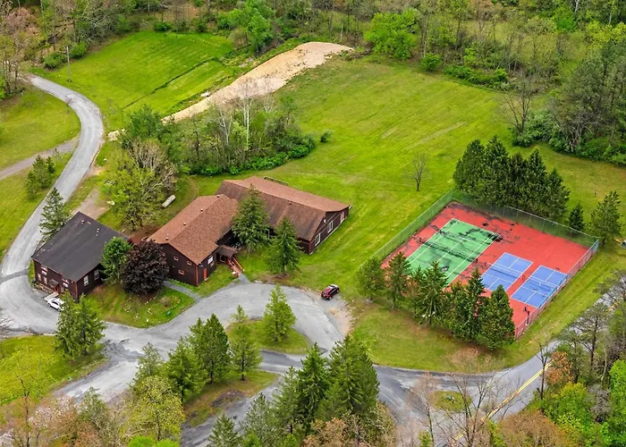 Huge Cabin W Hot Tub, Deck, Grill, Fire Pit, Wifi Berkeley Springs