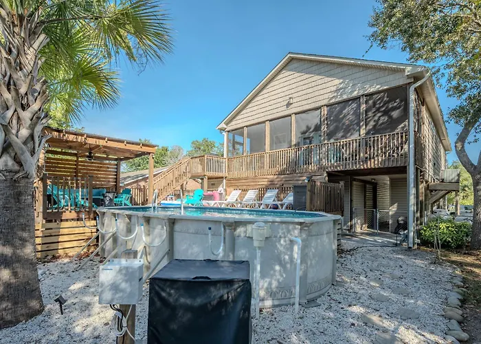 Woodlands Wonder By Oak Island Accommodations