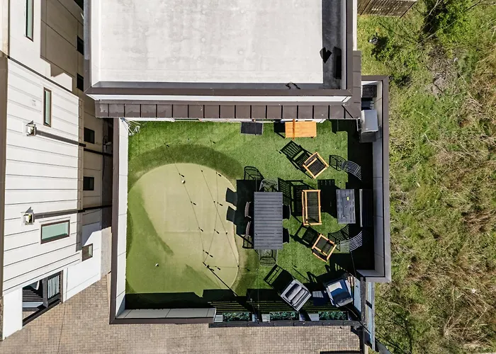 Whiskey House With Rooftop Golf, City Views! 8Min To Downtown! Sleeps 9! Nashville