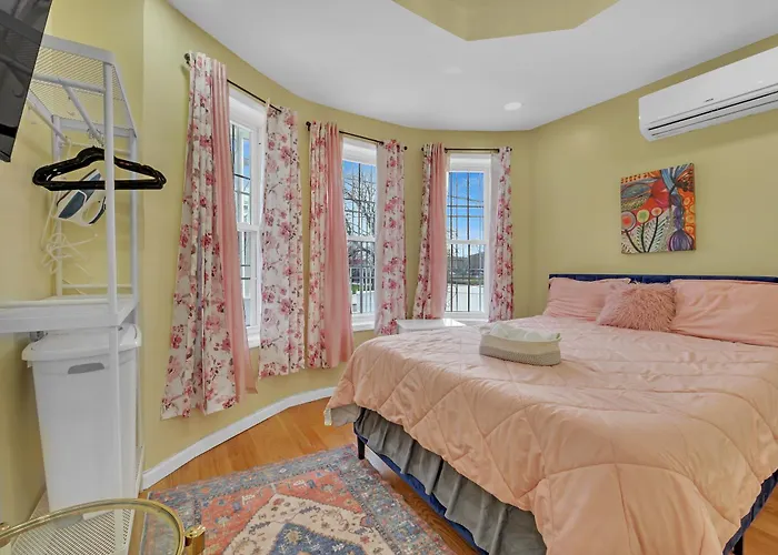A Slice Of Paradise Awaits You! New York