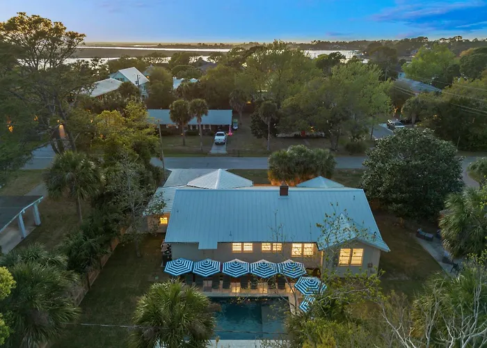 Striped Palm Estate Villa Tybee Island