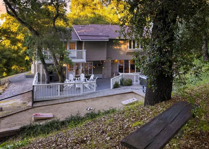 Hidden Oaks Farmhouse By Avantstay Atascadero