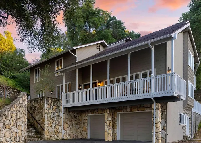 Hidden Oaks Farmhouse By Avantstay Atascadero