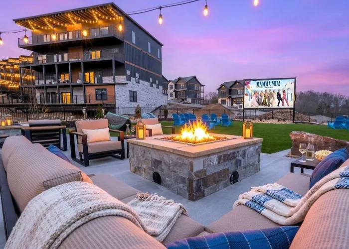 Smith Creek Resort - Waterpark, Lazy River, Pickle Ball, Heated Indoor Pool, Hot Tub Sevierville