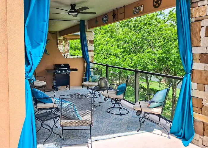 Direct Guadalupe River Access! Hill Country Condo New Braunfels