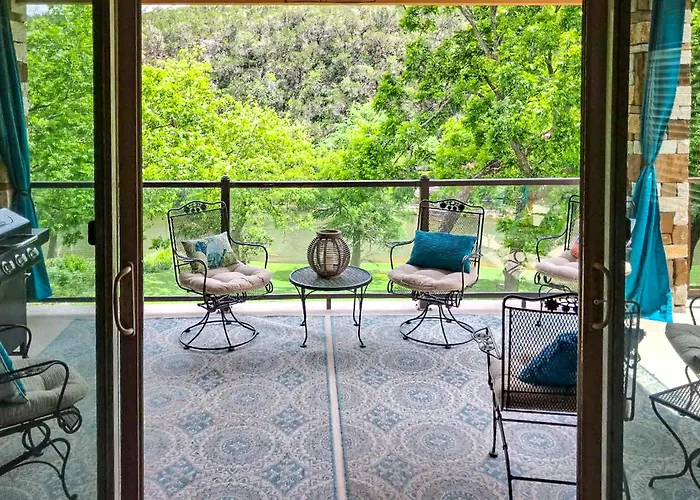 Direct Guadalupe River Access! Hill Country Condo New Braunfels