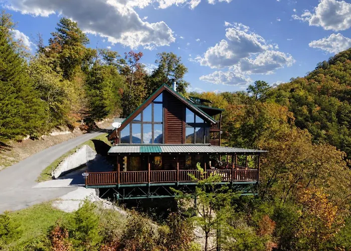 Brown Bear Lodge, Game Room, Awesome Mountain Views, Hot Tub, Wifi!!! Sevierville