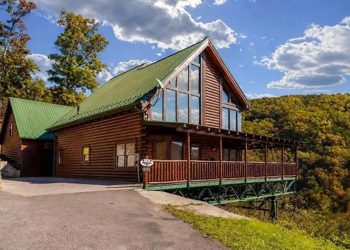 Brown Bear Lodge, Game Room, Awesome Mountain Views, Hot Tub, Wifi!!! Sevierville