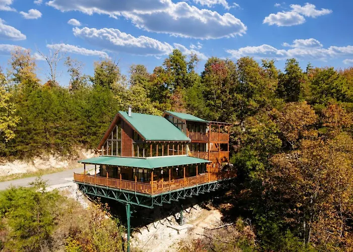Brown Bear Lodge, Game Room, Awesome Mountain Views, Hot Tub, Wifi!!! Sevierville