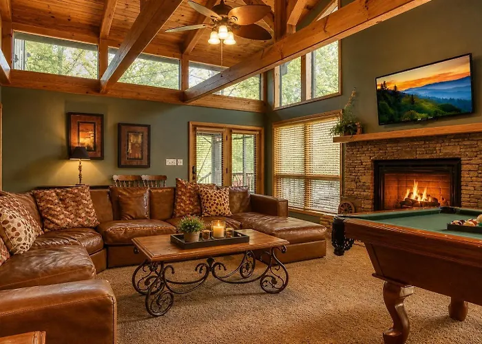 Mountain Lake Lodge, Hot Tub, Theater Room, 560 Free Tickets Each Paid Day!!! Sevierville