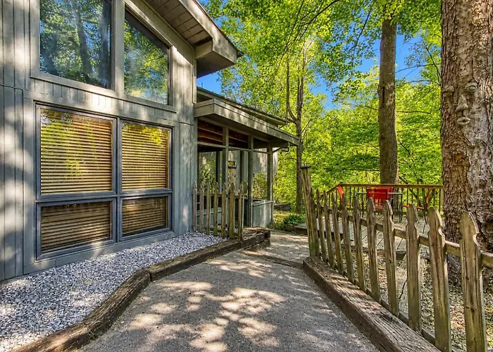 Mountain Lake Lodge, Hot Tub, Theater Room, 560 Free Tickets Each Paid Day!!! Sevierville
