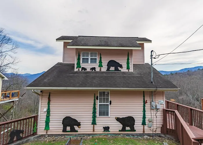 Heavenly View - Bear Themed Cabin, Hottub, Dog-Friendly, Near Gatlinburg