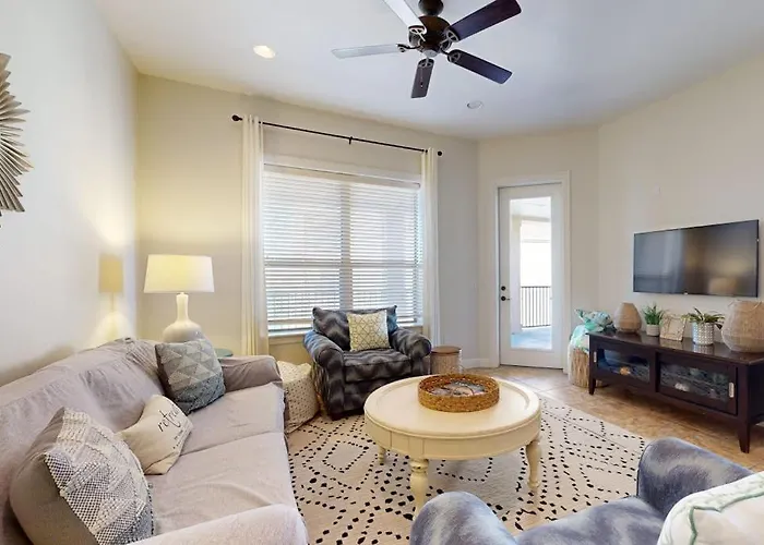 Hill Country Corner Condo At The Waters - Central Ac, Lake Views & Pool Horseshoe Bay