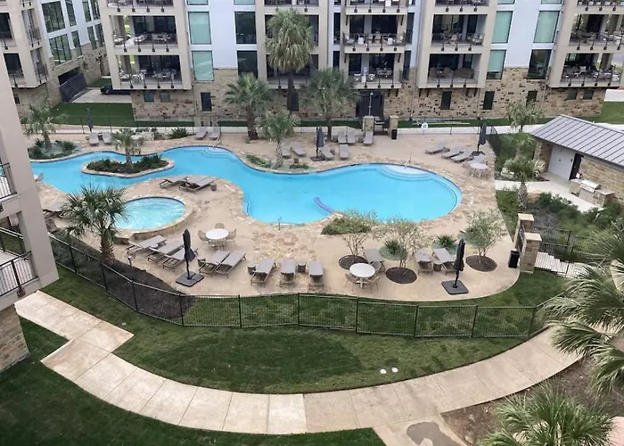 Hill Country Corner Condo At The Waters - Central Ac, Lake Views & Pool Horseshoe Bay