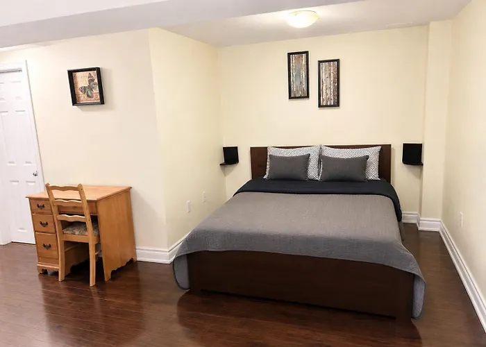 Cozy & Spacious Suite With Private Bathroom Near Toronto Airport ! Mississauga