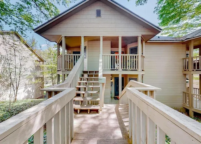 Apple Valley Treetop Villa Lake Lure